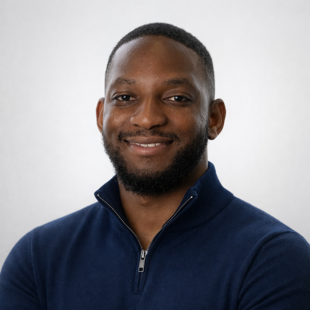 Ola Oladapo headshot